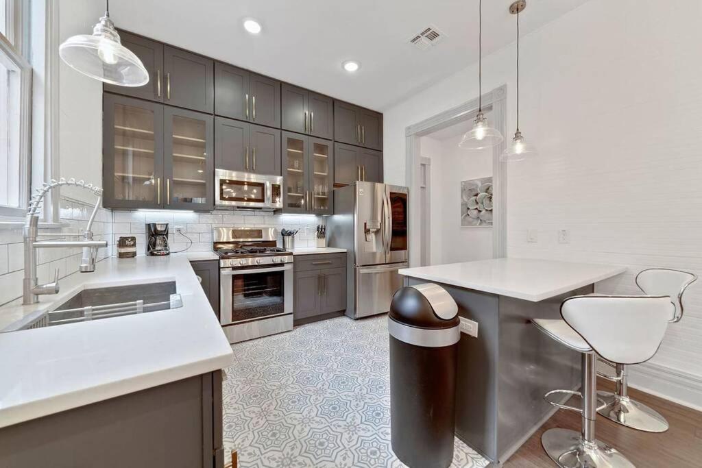 Historic With Heated Mini Pool Walking Distance To Downtown San Antonio! Holiday home