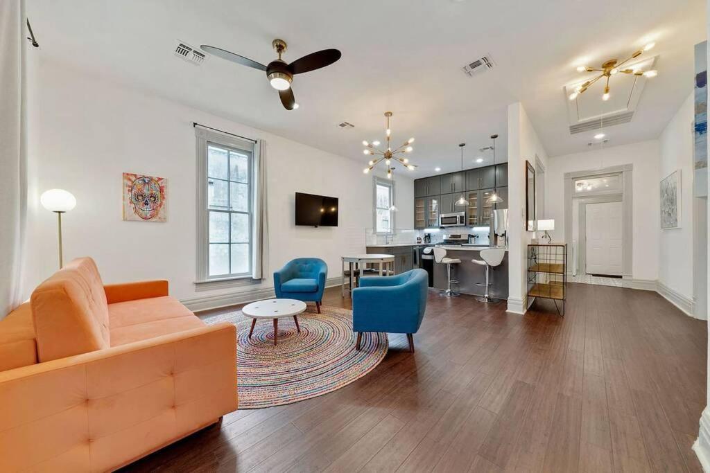 Historic With Heated Mini Pool Walking Distance To Downtown San Antonio! * San Antonio